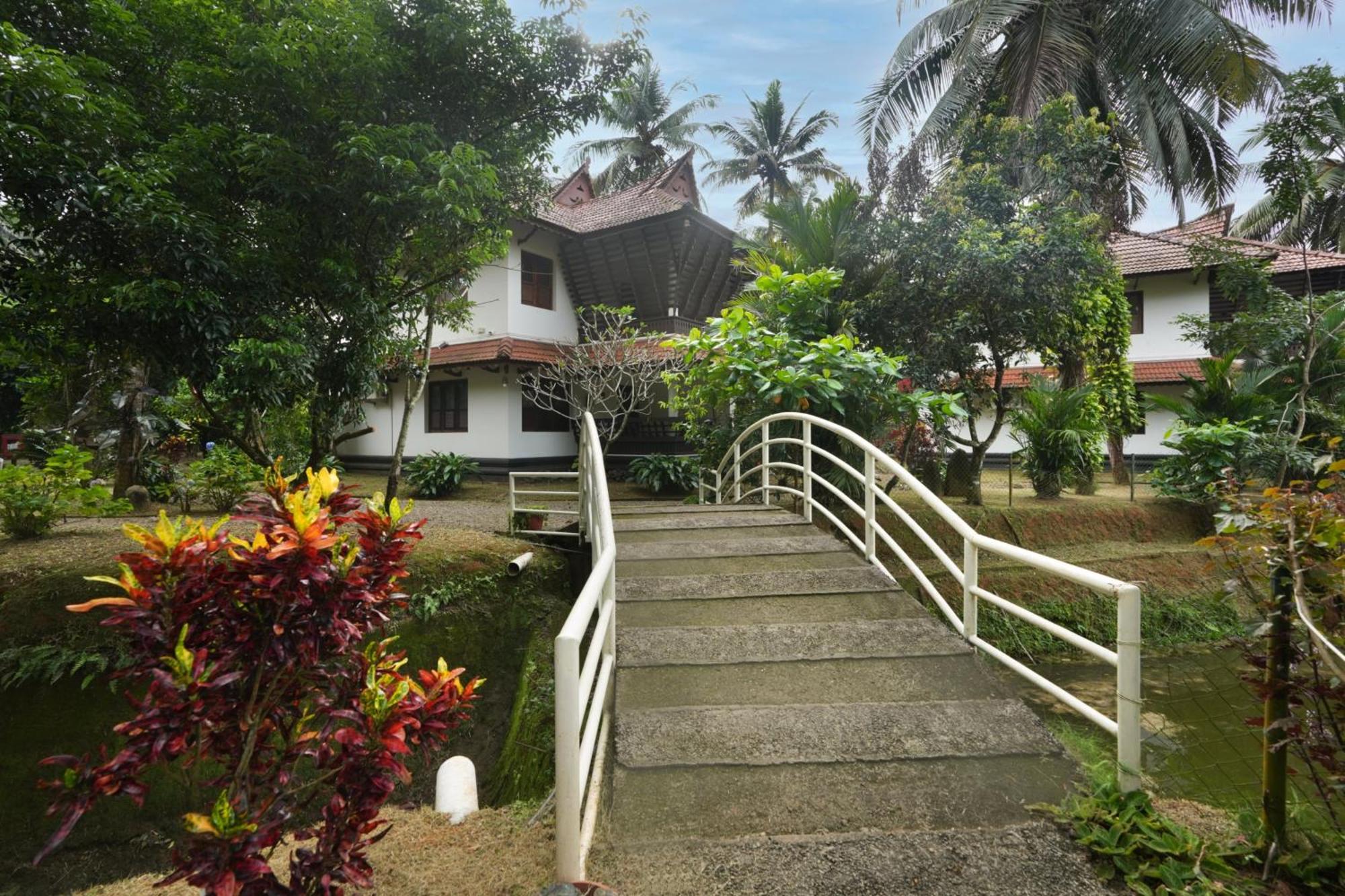 Palette Resorts- Tapovan Green County Thattakād Exterior foto